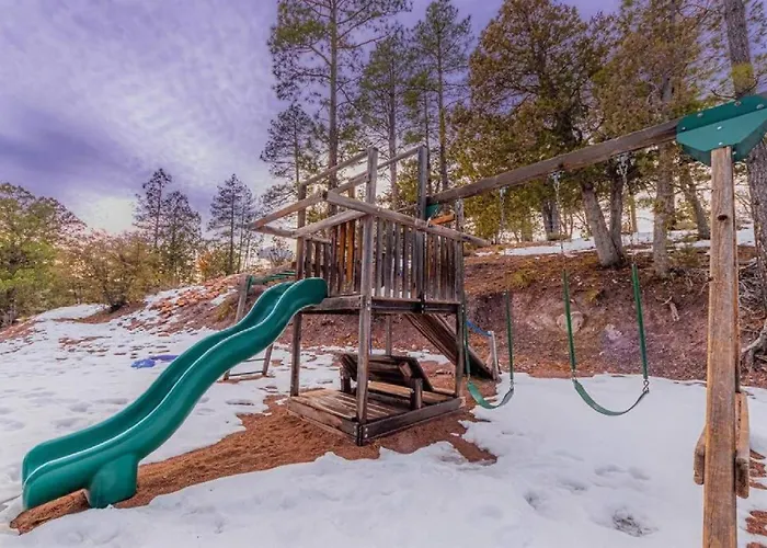 Chalet #5 Black Bear - Pet Friendly - Sleeps 6 - Playground & Game Payson