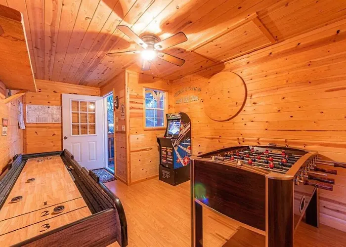 Chalet #5 Black Bear - Pet Friendly - Sleeps 6 - Playground & Game